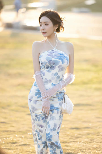 女司机报警寻找被撞的人